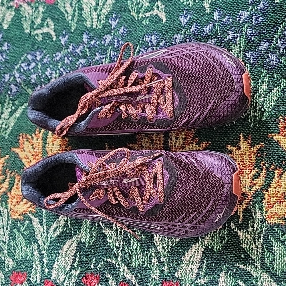 Altra tennis shoes